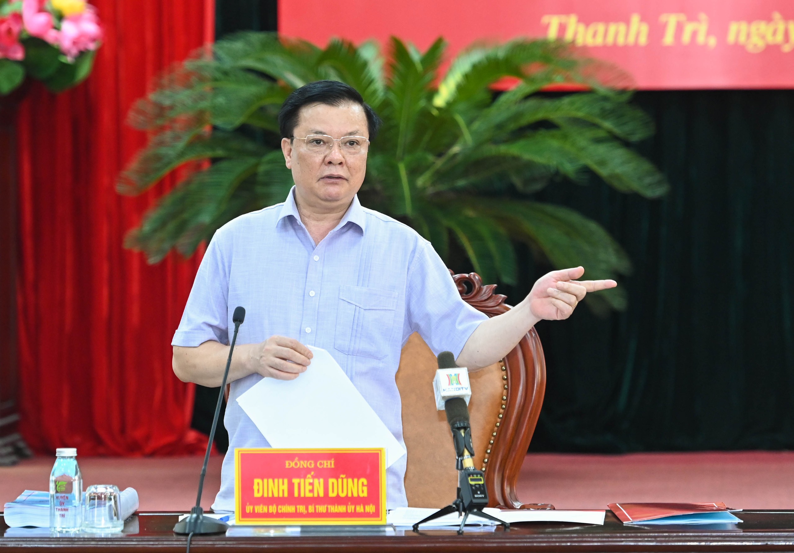 Bí thư Thành ủy Đinh Tiến Dũng: Hà Nội sẽ tiếp thu cầu thị, điều chỉnh việc cấp và kiểm tra giấy đi đường phù hợp với thực tiễn